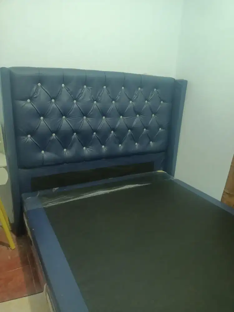 Dipan tempat tidur 160×200