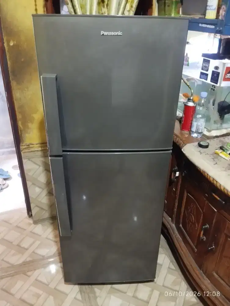 Kulkas 2 pintu merek Panasonic