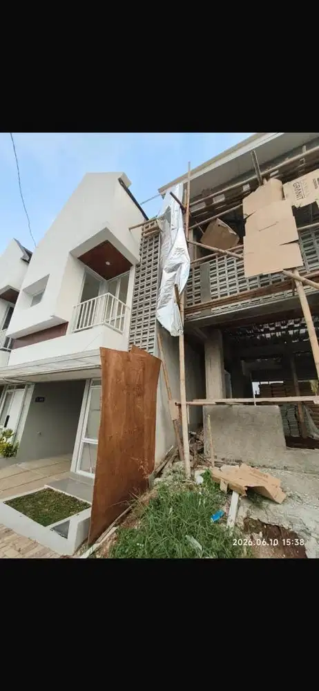 Di sewakan per tahun Rumah 2 lantai bangunan baru