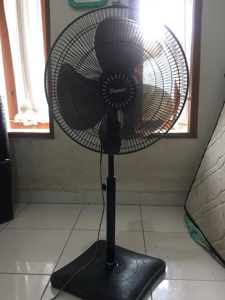 Kipas angin berdiri merk cosmos
