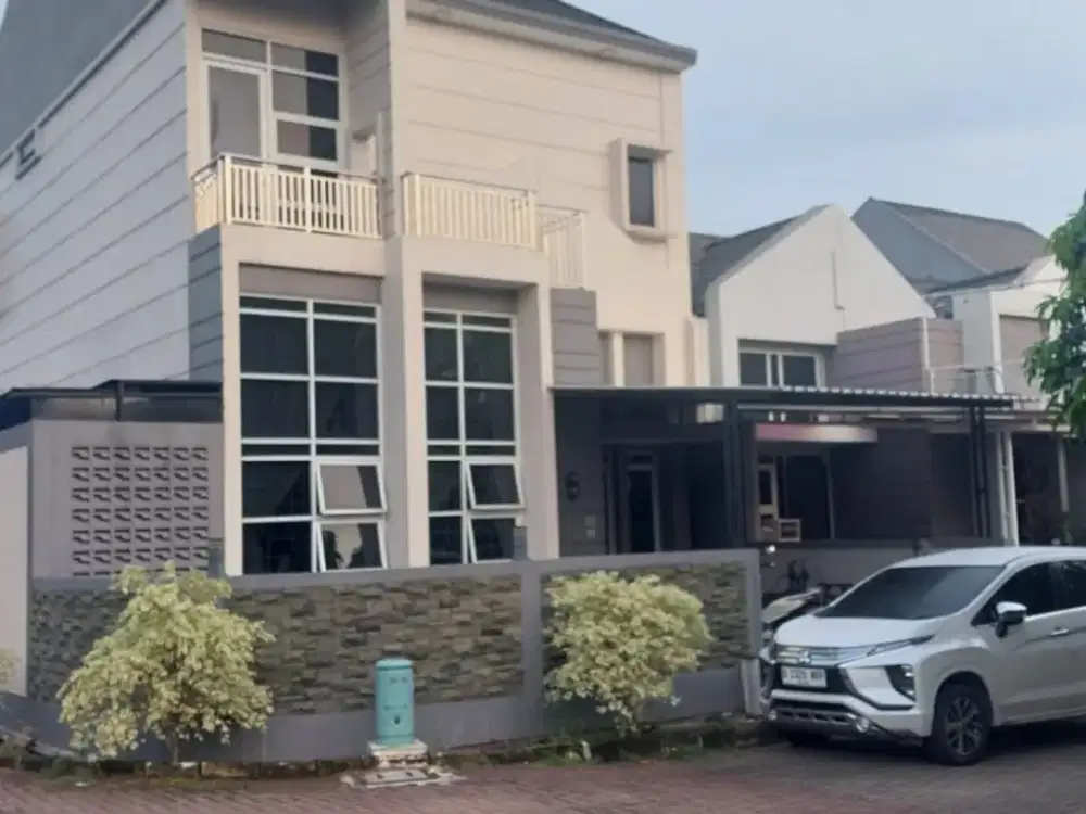 DIJUAL Rumah rapi bangunan mandiri relatif baru posisi hook di Regency Melati mas Serpong