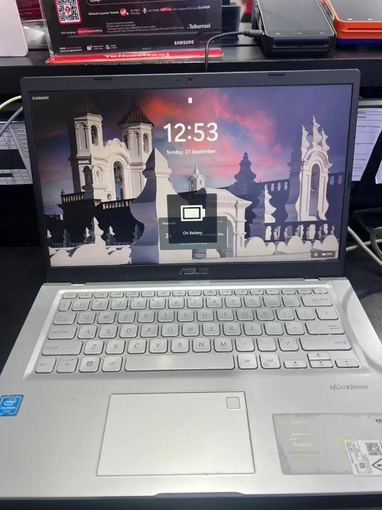 ASUS 14 8GB SSD 256 intel celeron