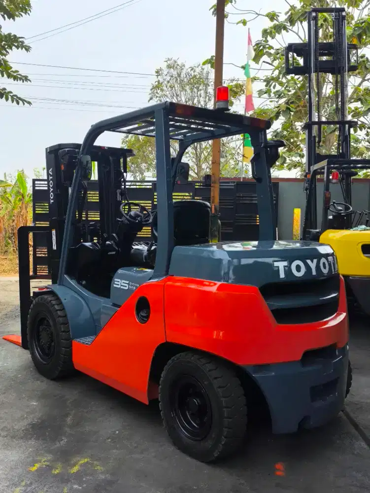 Forklift Toyota 3,5 Ton,Tiang Threelift,Matic,Sideshif,Tahun 2015