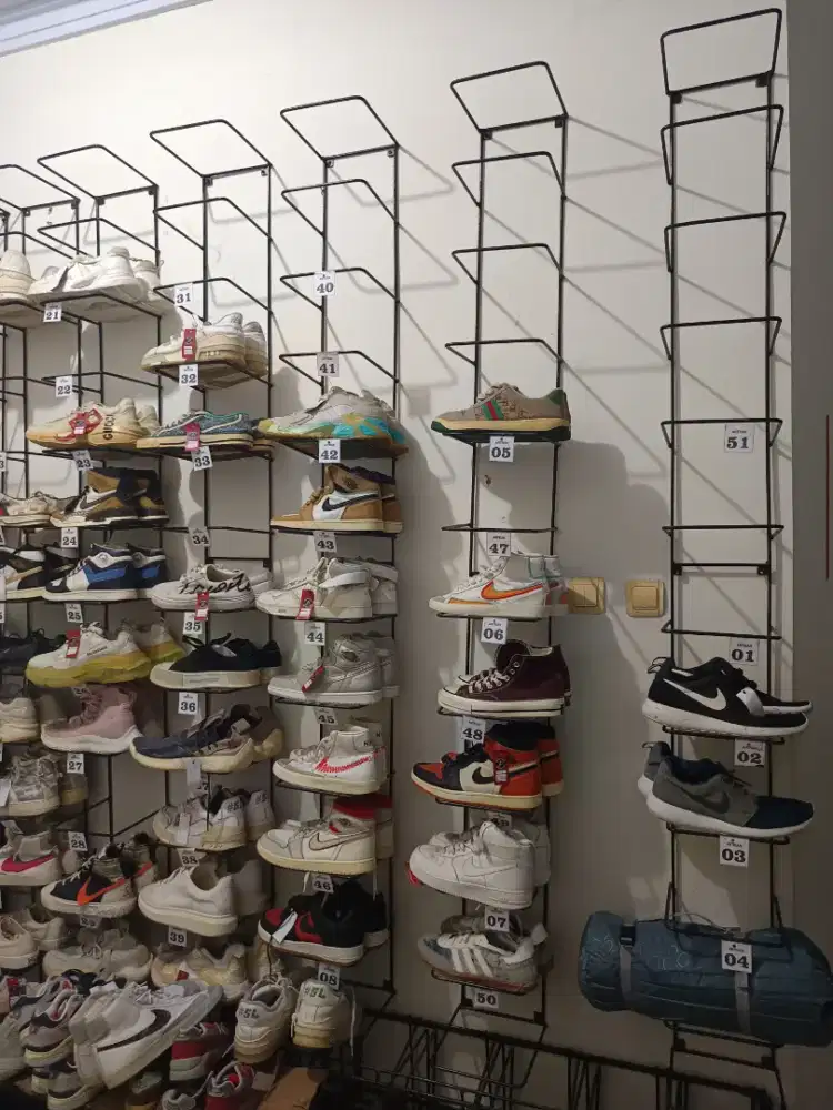 Dijual Rak Display Sepatu Besi 12 tingkat