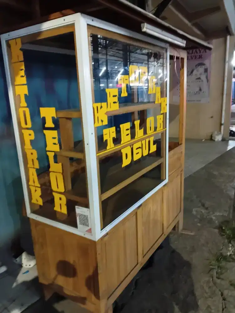gerobak mangkal panjang semeter setengah,tinggi 170.