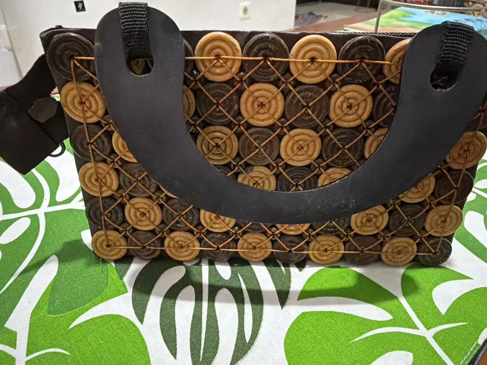 Tas wanita kayu kondangan