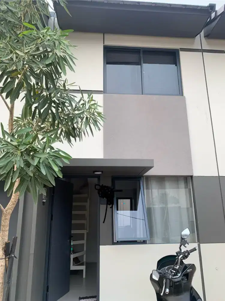 Furnished ,Disewakan rumah baru 2 lantai di Park Serpong