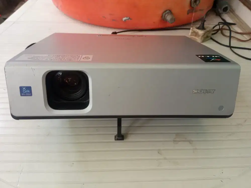 PROYEKTOR MERK SONY