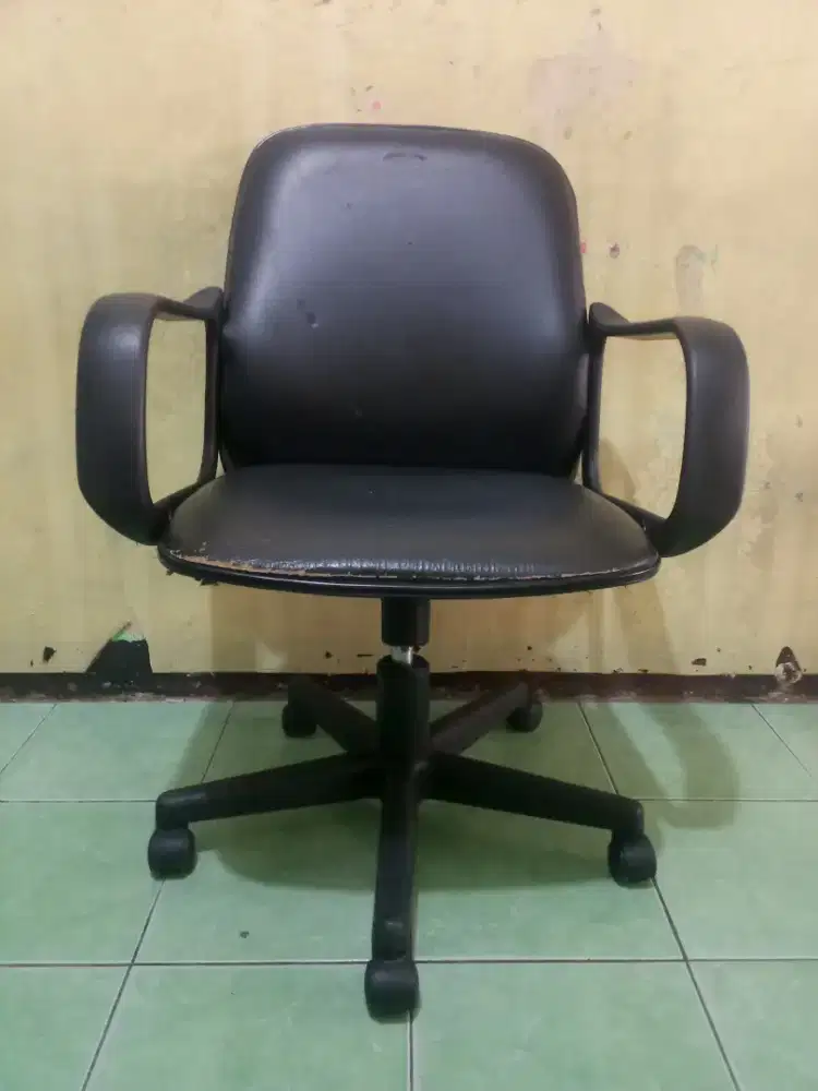 KURSI KANTOR bekas