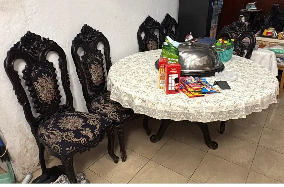 Kursi tamu jati dan Meja makan bundar set  Model Romawi