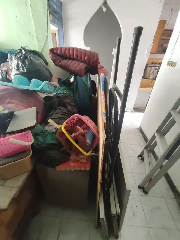 Jual tempat setrika, kasur bekas dll