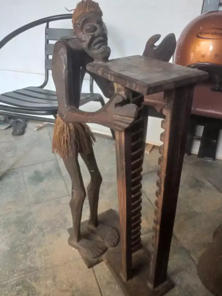 Ukiran kayu suku Asmat Papua