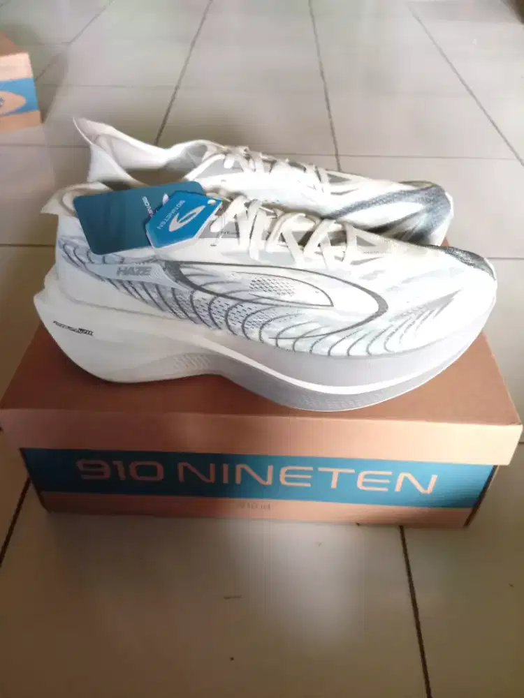 Jual cepat murah sepatu lari 100% original merk 910 NINETEN