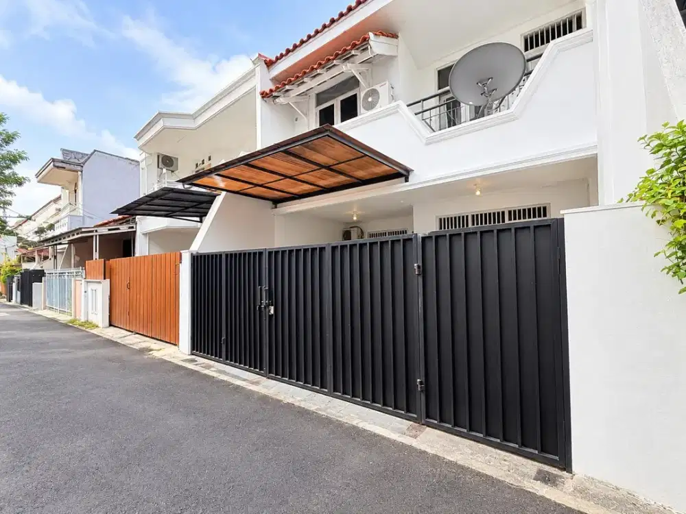 DIJUAL RUMAH 2 LANTAI DI TEBET BARAT - LOKASI STRATEGIS DEKAT TEBET ECO PARK