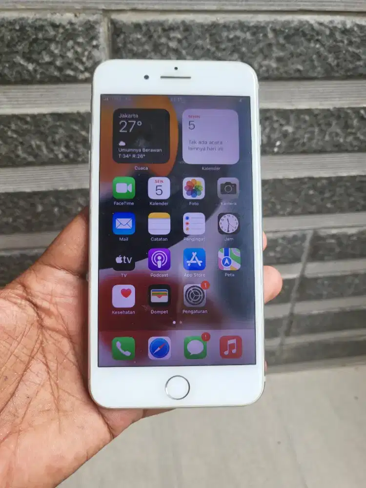 Jual cepat iphone 7 plus 128 GB fullset