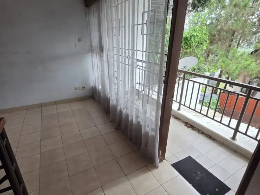 RUMAH BAGUS 4 LANTAI NYAMAN ASRI SIAP HUNI DI RESORT DAGO PAKAR BANDUNG