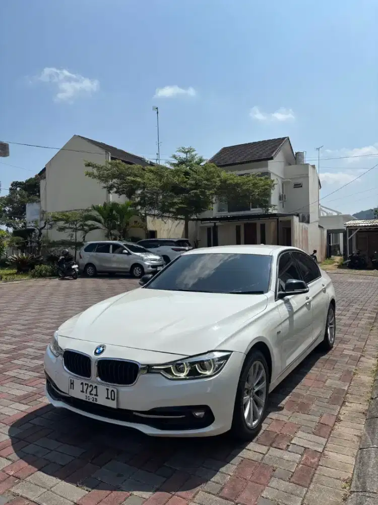 2018 BMW 320i SPORT LCI