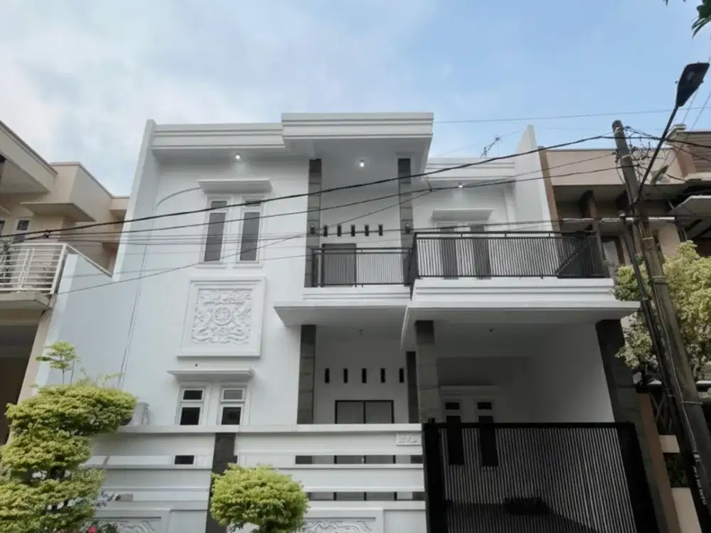 Hunian Idaman di Harapan Indah, 2 Lantai, Rapi & Siap Huni 13693 MAR