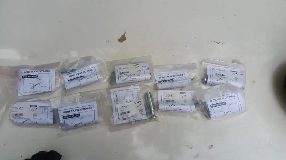Gantungan Baju Toilet Toto TX704AEZ