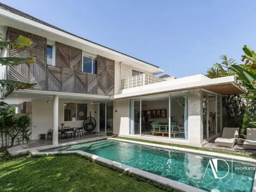 LEASEHOLD | CONTEMPORARY VILLA WITH RICE FIELD VIEWS IN BERAWA, CANGGU