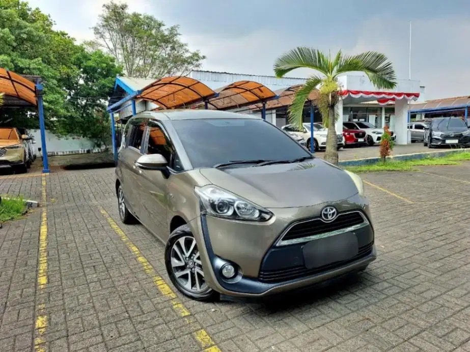 Toyota Sienta 1.5 V Bensin-AT 2017