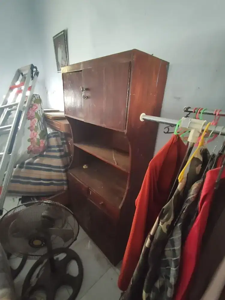 Jual lemari kayu bekas