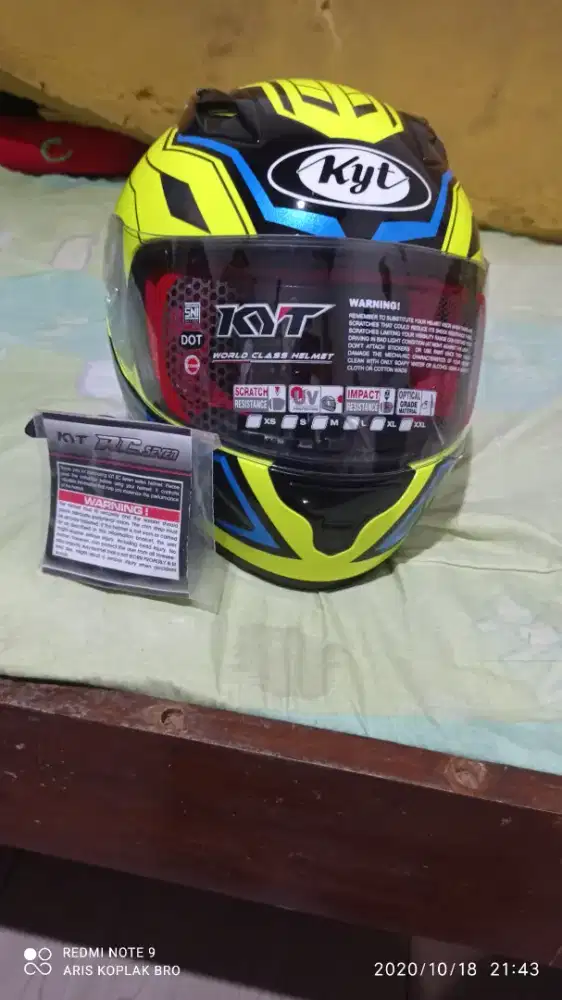 Dijual helm kyt rc7 warna ijo stabilo masih bagus 300