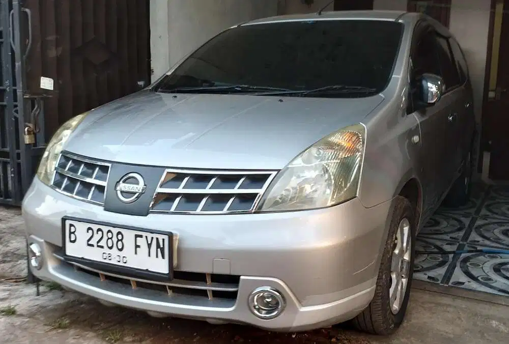 Nissan Grand livina 2010 Bensin