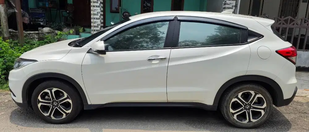 Jual Second Mobil Honda HRV 15 E CVT/2020, KM sangat rendah (6400 KM)