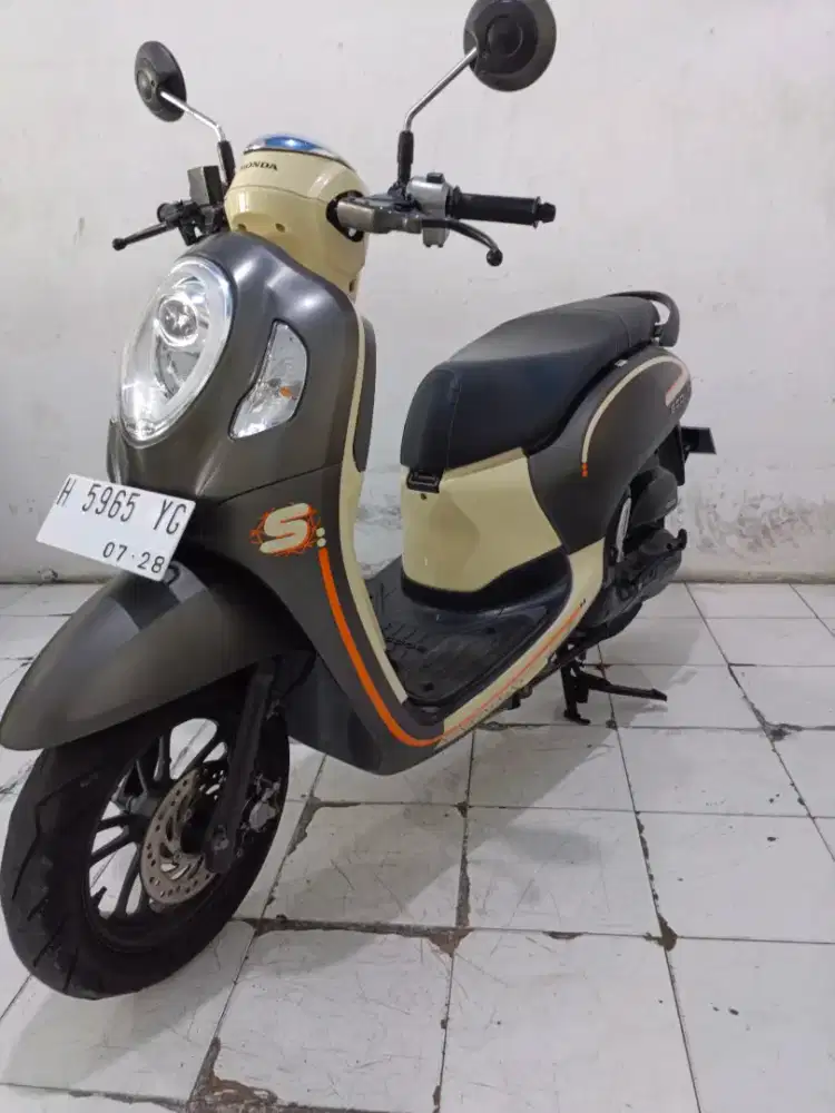 honda scoopy thn 2023 coklat