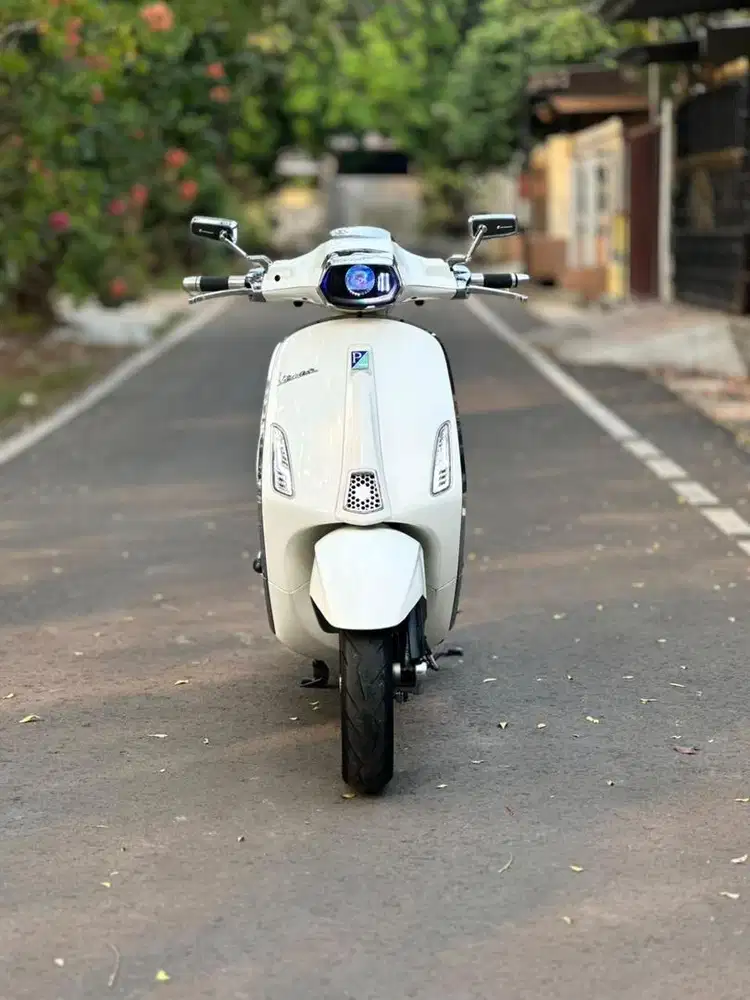 VESPA SPRINT S 150 IGET ABS 2023 PUTIH - TERMURAH