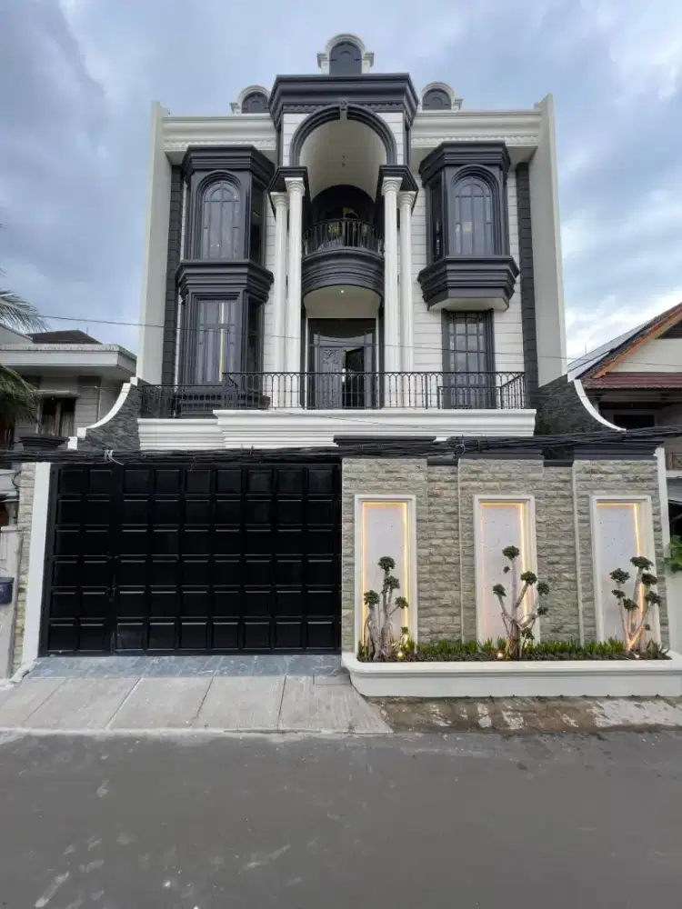 American Classic Luxury Lokasi Di Pejaten Barat