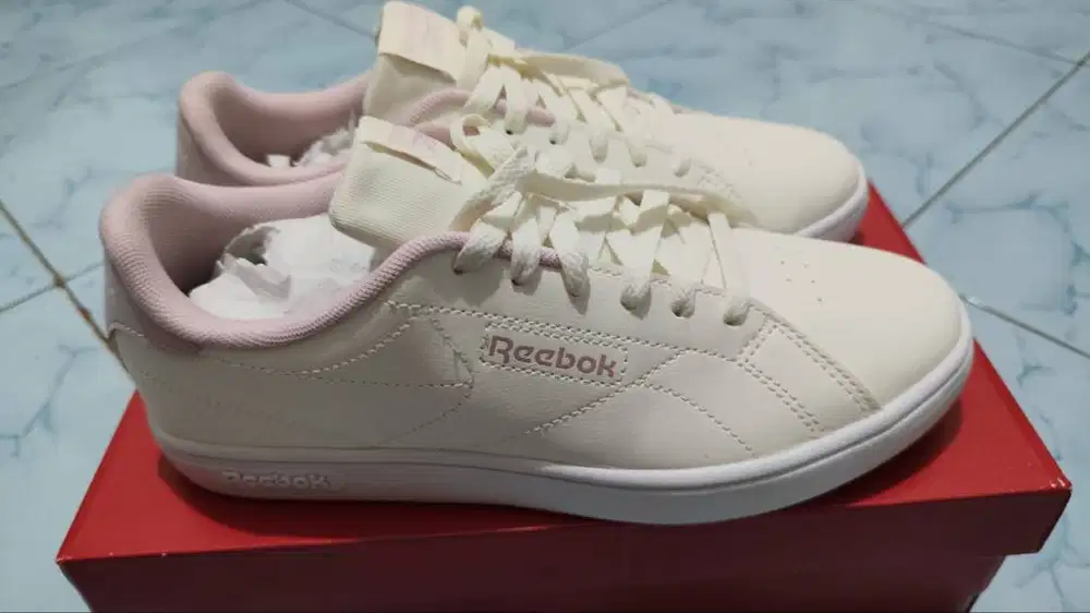 Sepatu reebok wanita