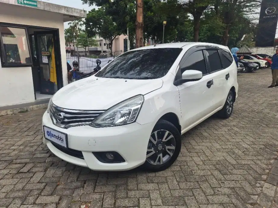 LOW DP Nissan Grand livina 1.5 SV Bensin-MT 2018 3ZU