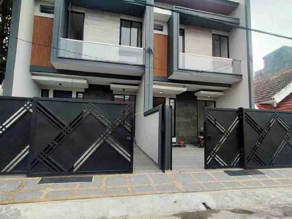 Rumah Baru 2 lantai Manyar Tirtoyoso