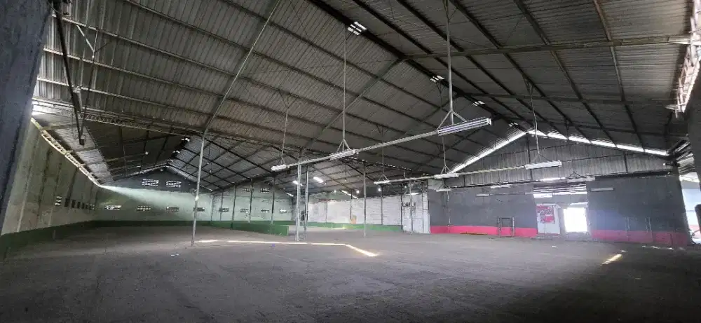 DI SEWAKAN GUDANG DI WOLTER MONGINSIDI - SEMARANG TIMUR
