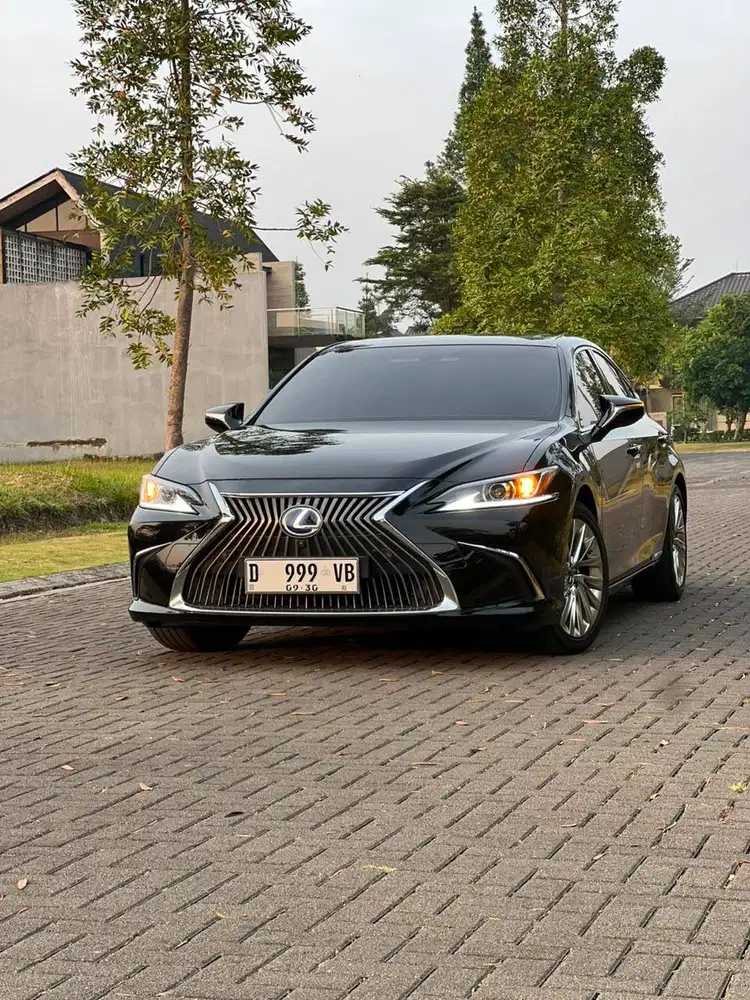 Lexus ES300h 2019 blacvk hitam lexus es-300h 2018 lexus 2020 low km