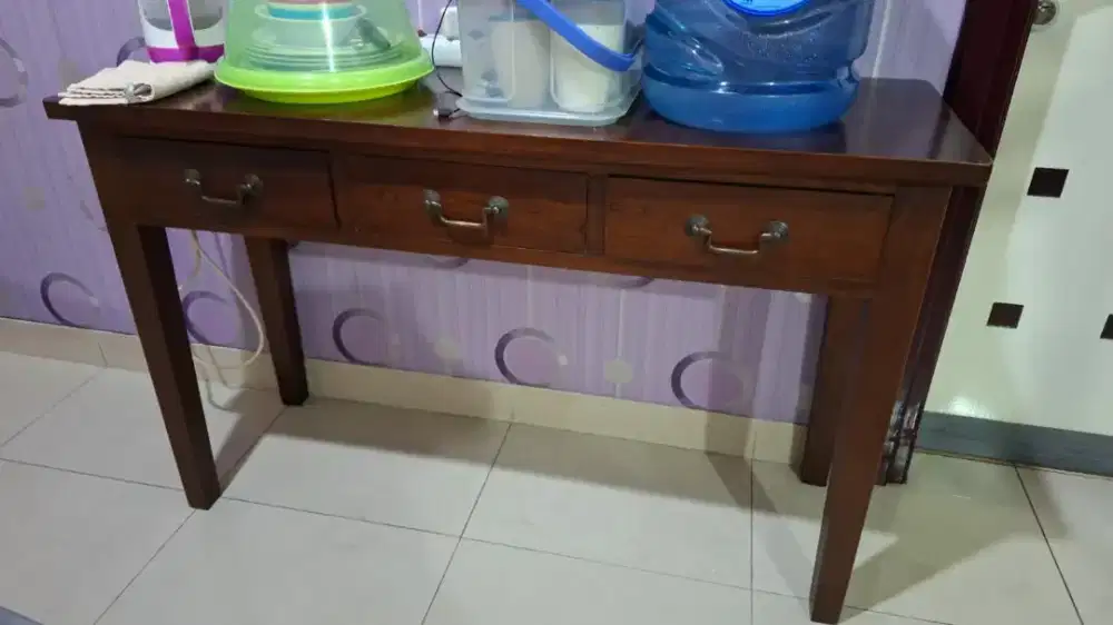 Meja kecil / kabinet / kredenza / meja tamu