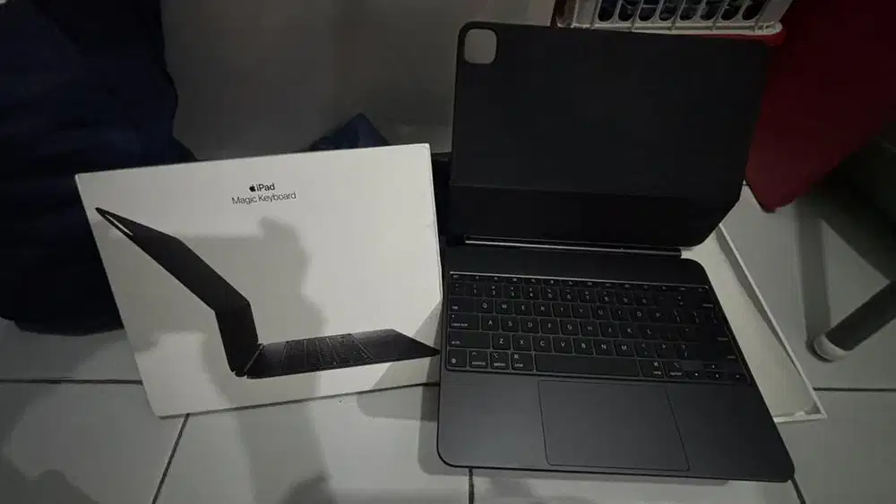 Apple magic keyboard ipad pro 13 M4, kondisi mulus n komplit box