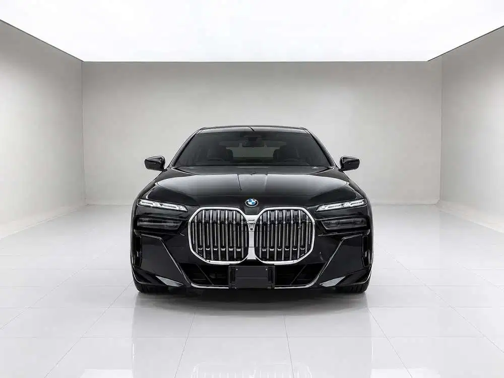 BMW i7 xDrive60 Grand Lusso 2023 Full Electric. Cash Price Best Deal Y