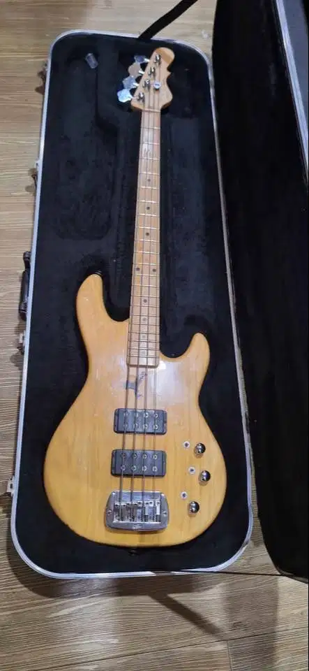 G&L Tribute L2000 4 String Bass, Natural