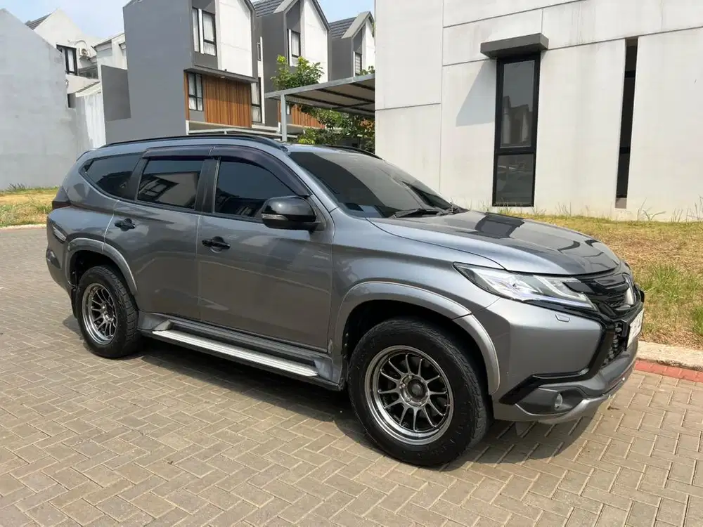 Pajero Sport dakar 4 x 2 2017 Matic abu metalik