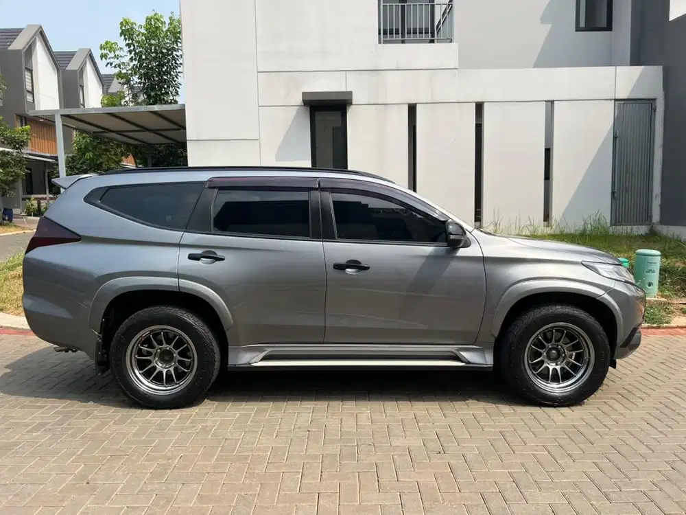 Pajero Sport dakar 4 x 2 2017 Matic abu metalik