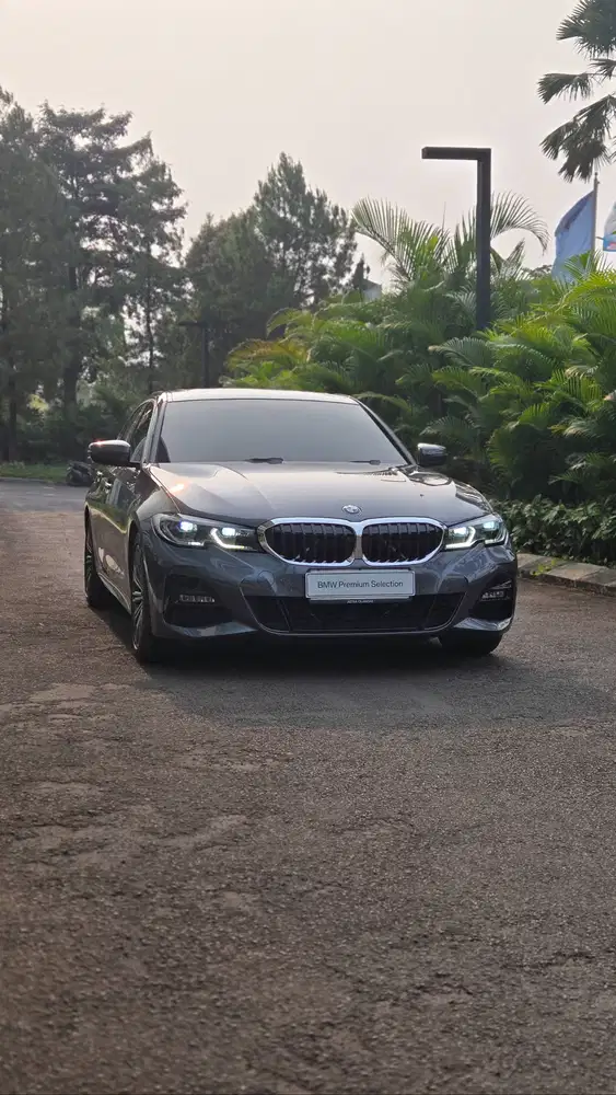 2019 330i MSPORT. MASIH SERVICE GRATIS! KM ANTIK! ENAK BANGET MOBILNYA