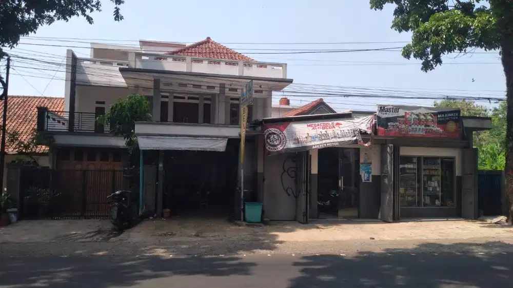 Rumah Besar 3 Lantai + 3 Unit Ruko di Tepi Jl. Raya Cianjur–Bandung