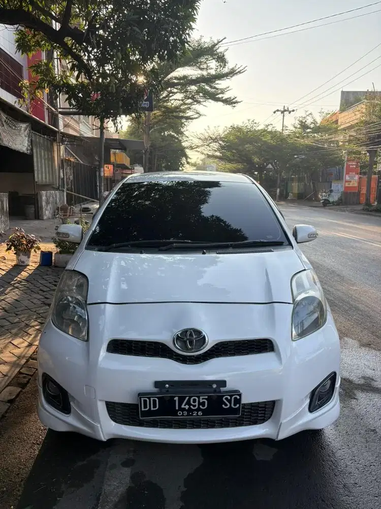 Yaris E 2013 Manual