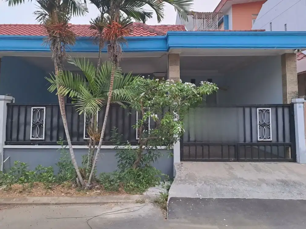 Rumah Lokasi Strategis di Bulevar Hijau Harapan Indah
