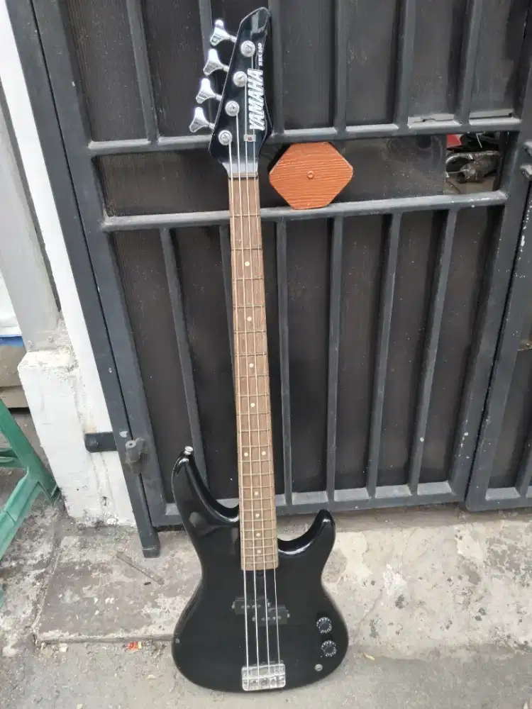 Gitar bass yamaha RBX100