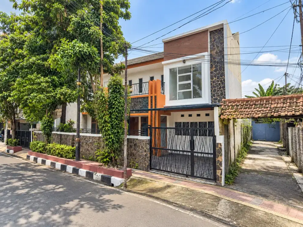 Rumah 2 Lantai Siap Huni di Samping Jalan Utama Pusat Kota Cianjur
