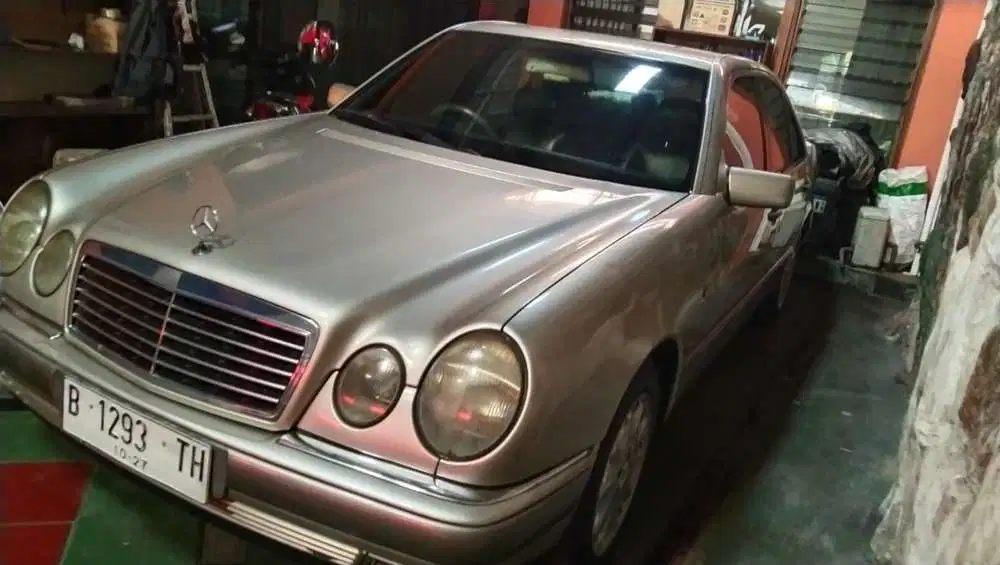 Mercedes-Benz E320 1997 Bensin